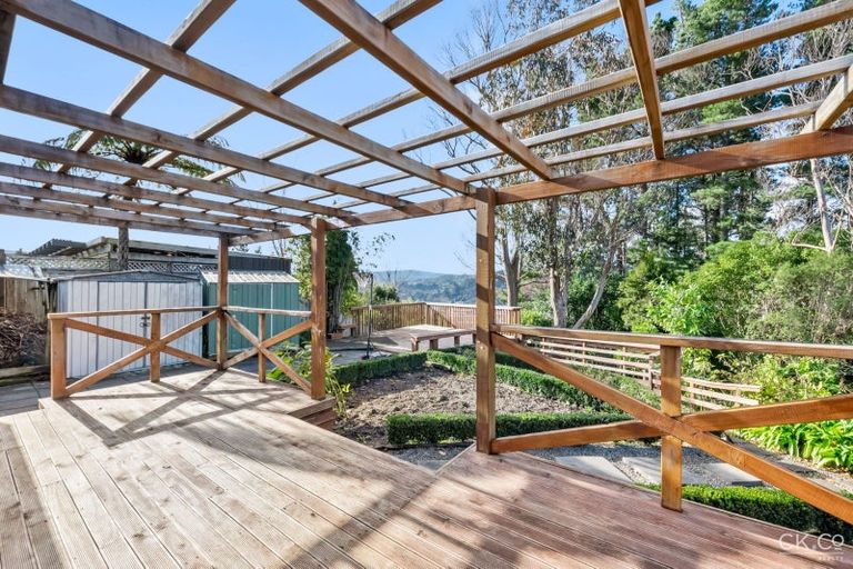 Photo of property in 17 King Charles Drive, Kingsley Heights, Upper Hutt, 5018