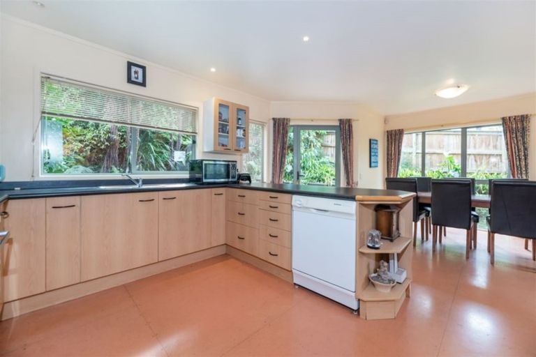 Photo of property in 25 Shetland Street, Glen Eden, Auckland, 0602