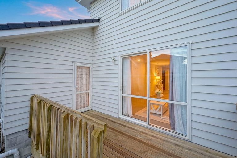 Photo of property in 11 Manatu Lane, Kelston, Auckland, 0602