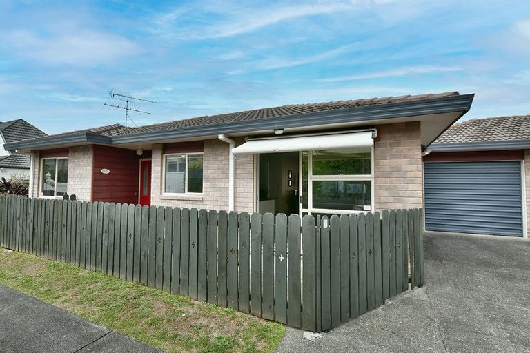 Photo of property in 2/11 Milton Road, Orewa, 0931