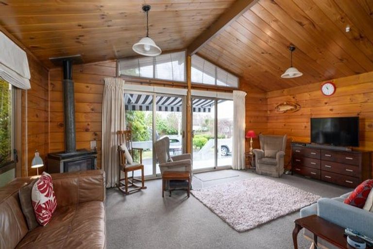 Photo of property in 14 Kereru Street, Two Mile Bay, Taupo, 3330