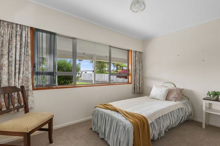 Photo of property in 12 Windsor Avenue, Waikanae, 5036