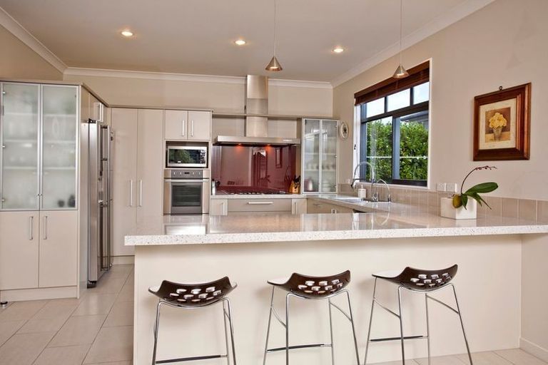 Photo of property in 37 Oakway Drive, Schnapper Rock, Auckland, 0632