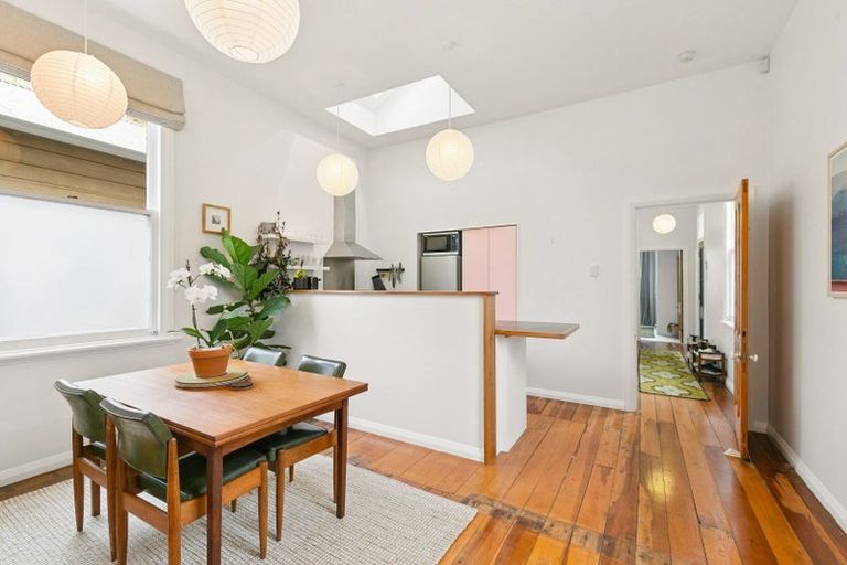 Photo of property in 5 Carrington Street, Mount Cook, Wellington, 6021