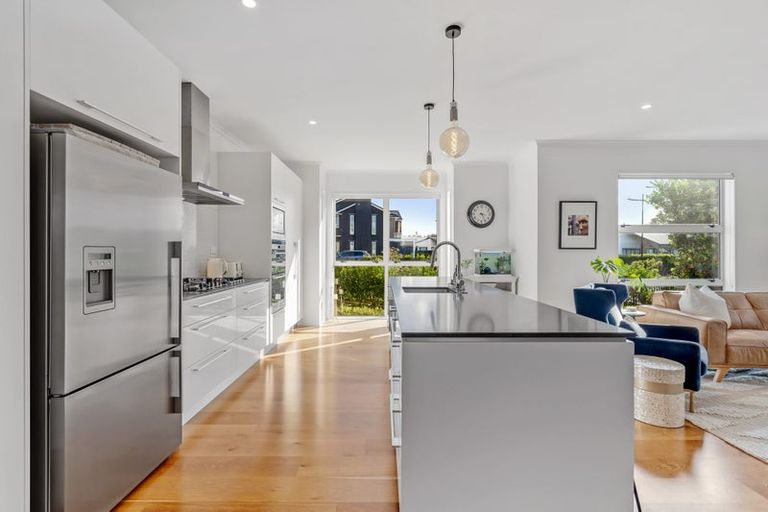 Photo of property in 9 Symes Drive, Red Beach, 0932