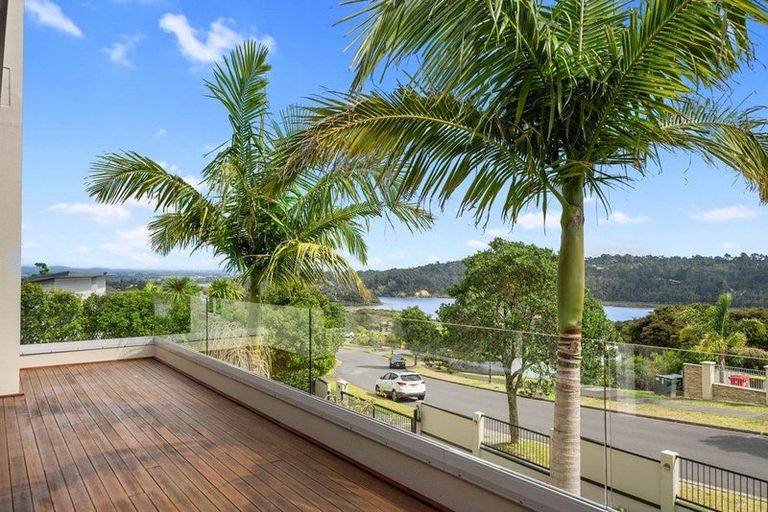 Photo of property in 67 Kittiwake Drive, Schnapper Rock, Auckland, 0632