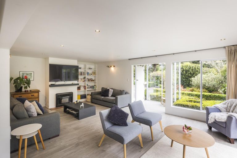 Photo of property in 212 Polson Hill Drive, Aokautere, Palmerston North, 4471