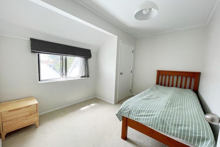 Photo of property in 3/90 Aberdeen Road, Campbells Bay, Auckland, 0620
