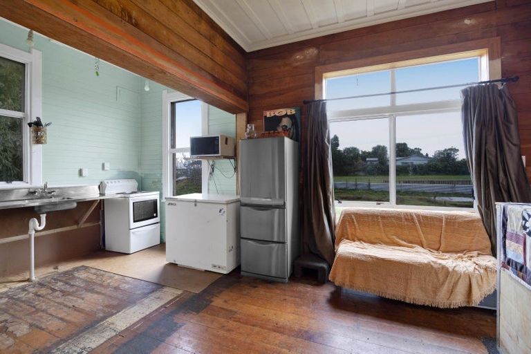 Photo of property in 62-64 Patu-kukupa Street, Manaia, 4612