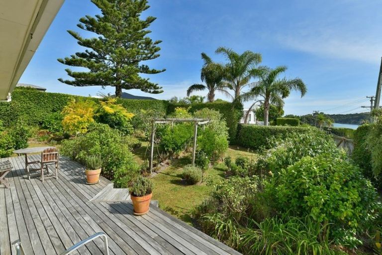 Photo of property in 48 Tindalls Bay Road, Tindalls Beach, Whangaparaoa, 0930