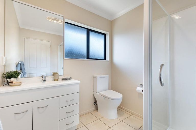 Photo of property in 11 Lieshout Way, Pukekohe, 2120