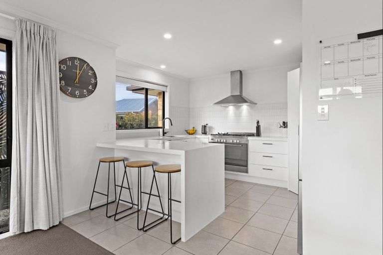 Photo of property in 31 Chestnut Close, Kelvin Grove, Palmerston North, 4414