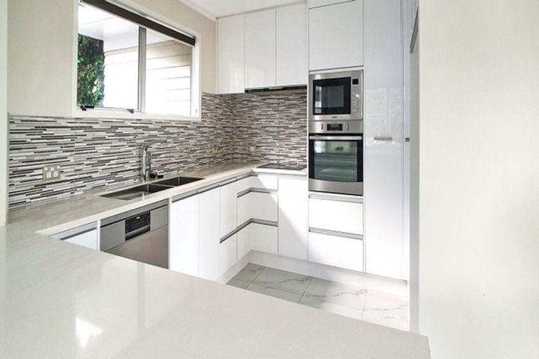 Photo of property in 50 Rehia Road, Massey, Auckland, 0614