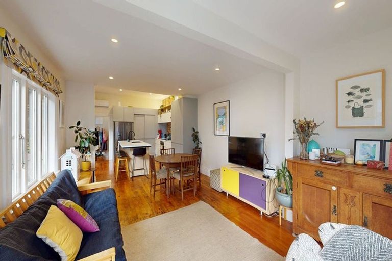 Photo of property in 188 The Parade, Island Bay, Wellington, 6023