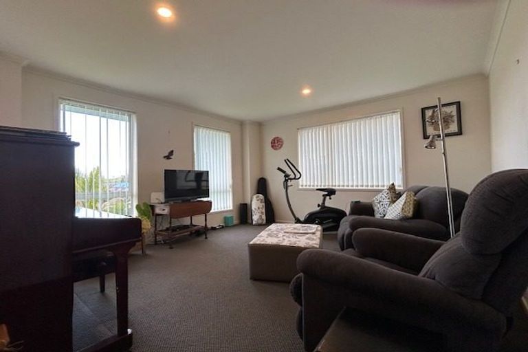 Photo of property in 24 Laly Haddon Place, Matakana, 0985