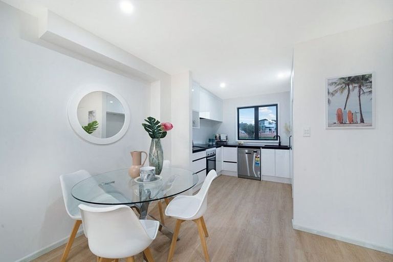Photo of property in 8/1 Waters Place, New Lynn, Auckland, 0600