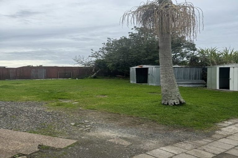 Photo of property in 2/25 Gill Avenue, Te Atatu Peninsula, Auckland, 0610