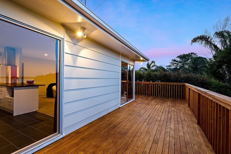 Photo of property in 31 Pipitea Place, Massey, Auckland, 0614