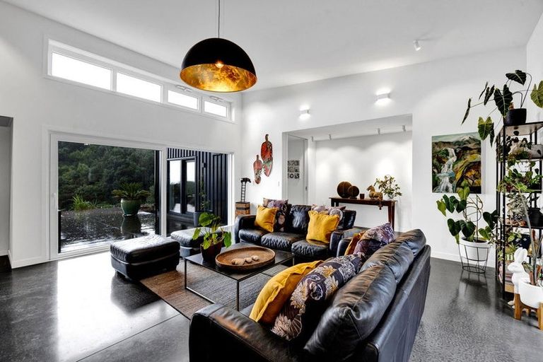 Photo of property in Tapuae, 21 Washer Road, Omata, New Plymouth, 4374