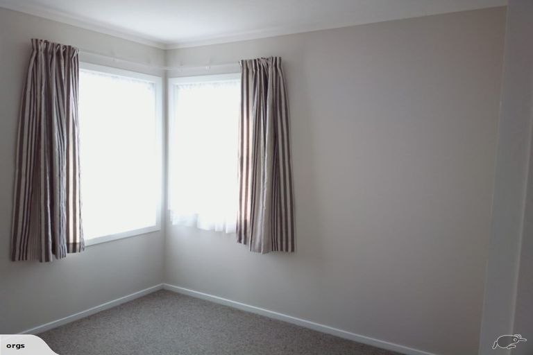 Photo of property in 1/43 Edgecombe Street, Newlands, Wellington, 6037