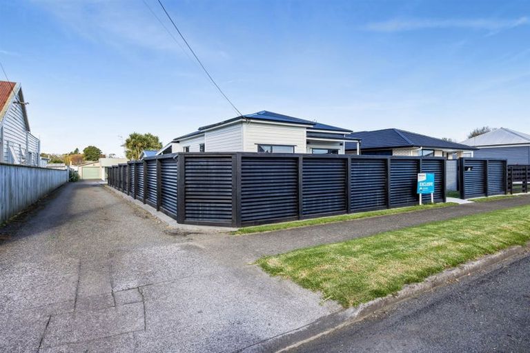Photo of property in 42 Collins Street, Hawera, 4610