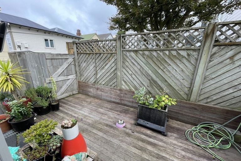 Photo of property in 3/2 Macdonald Crescent, Te Aro, Wellington, 6011