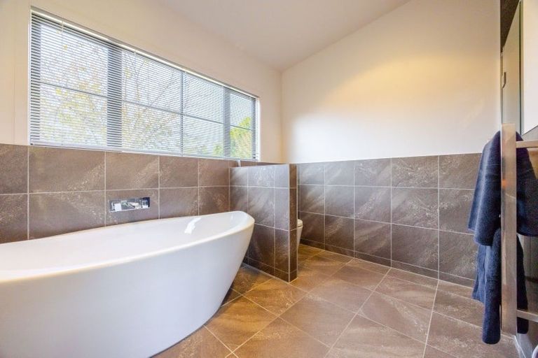 Photo of property in 80 Kent Terrace, Taradale, Napier, 4112