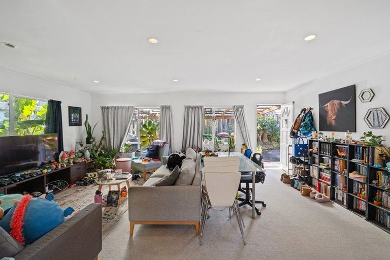 Photo of property in 131c View Road, Sunnyvale, Auckland, 0612