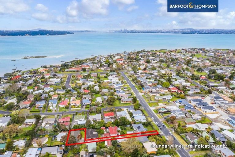Photo of property in 102b Wharf Road, Te Atatu Peninsula, Auckland, 0610