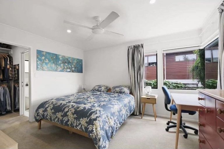 Photo of property in 27a Sunderlands Road, Half Moon Bay, Auckland, 2012