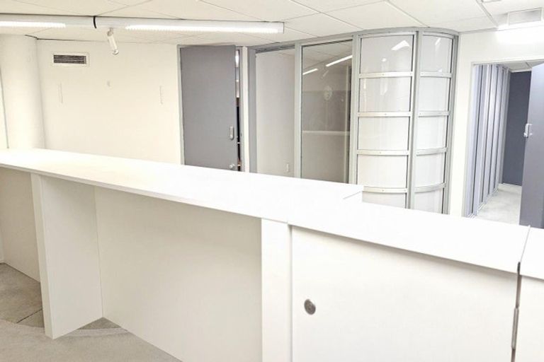 Photo of property in 122 Victoria Avenue, Hokowhitu, Palmerston North, 4410