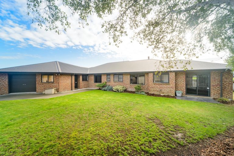 Photo of property in 14 Daniel Place, Kelvin Grove, Palmerston North, 4414