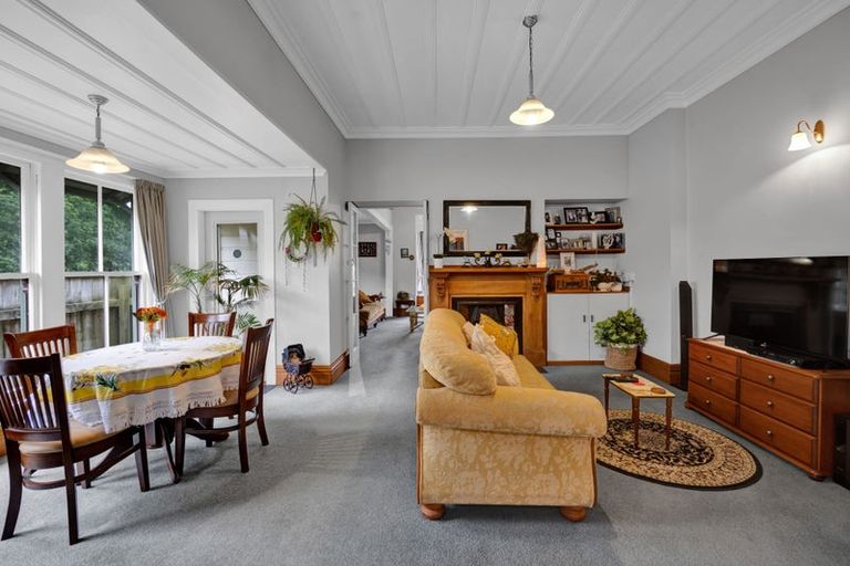 Photo of property in 237 South Road, Hawera, 4610