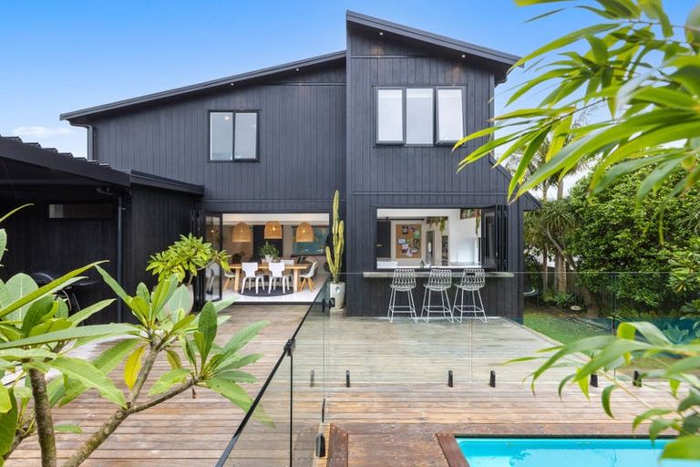 Photo of property in 2/9 Tainui Street, Torbay, Auckland, 0630