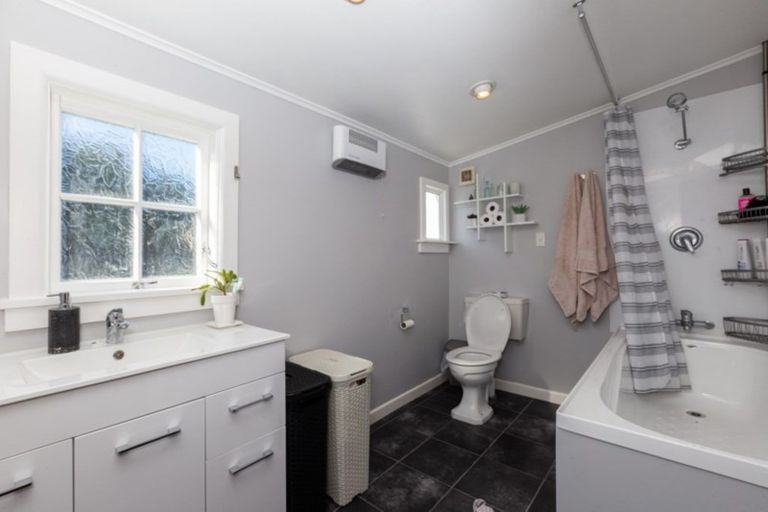 Photo of property in 11 Seymour Street, Hornby, Christchurch, 8042