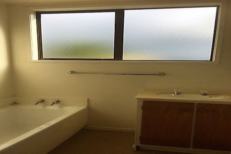 Photo of property in 19 Ransom Smyth Drive, Goodwood Heights, Auckland, 2105