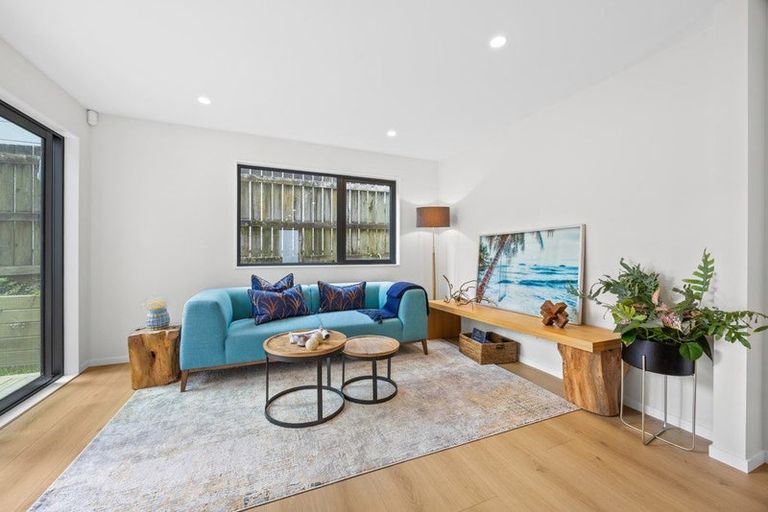 Photo of property in 58c Fitzherbert Avenue, West Harbour, Auckland, 0618