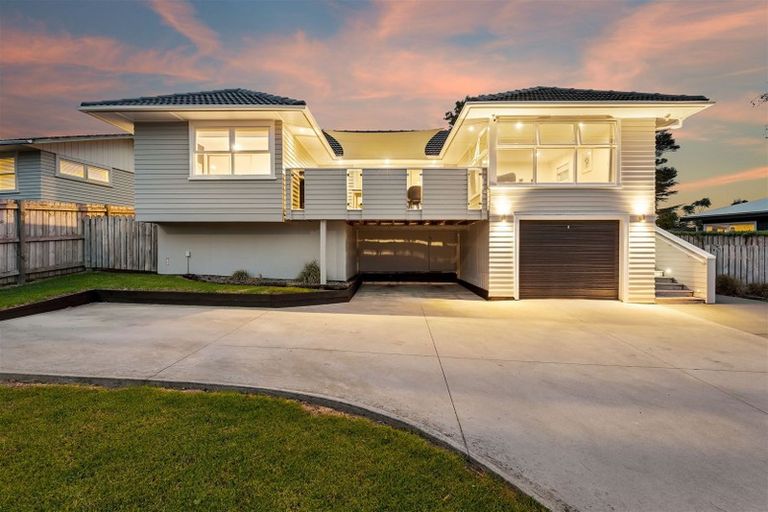 Photo of property in 27 Gill Avenue, Te Atatu Peninsula, Auckland, 0610