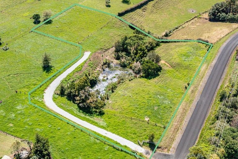 Photo of property in 25 Bungard Road, Karaka, Papakura, 2580