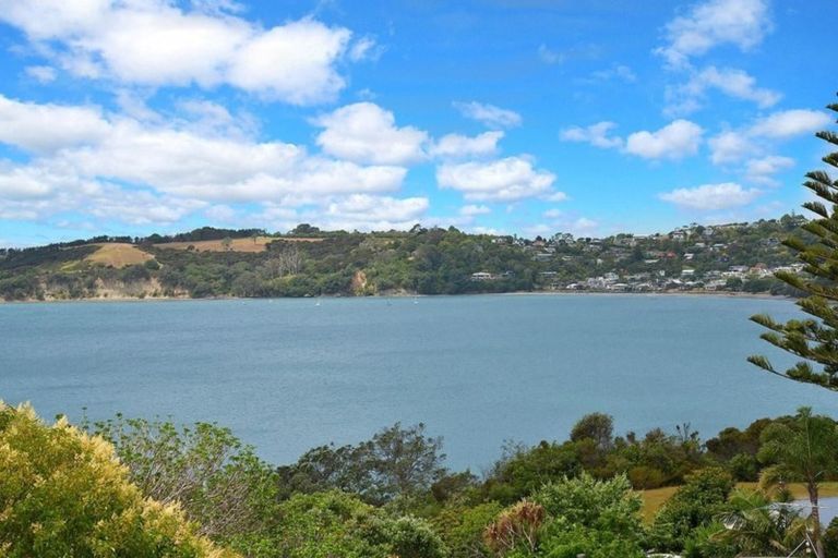 Photo of property in 19a Melandra Road, Stanmore Bay, Whangaparaoa, 0932