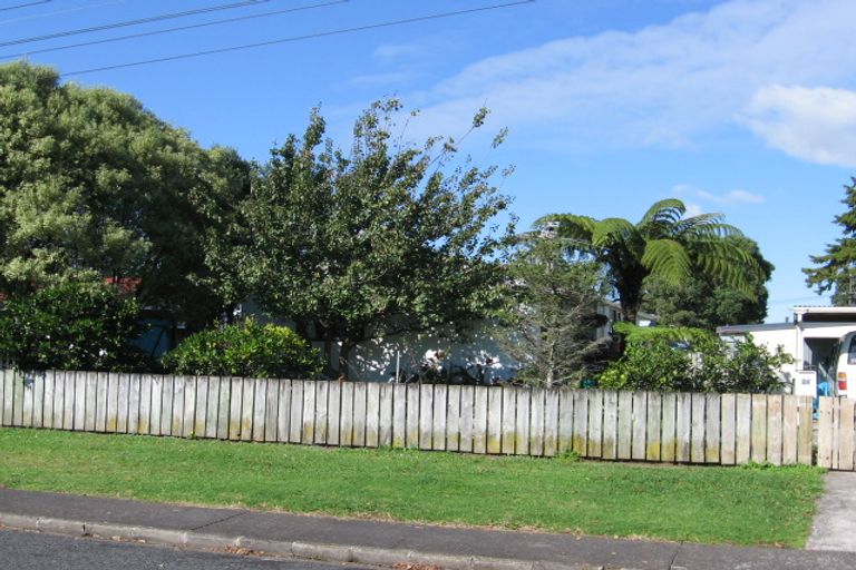 Photo of property in 2b Hamurana Place, Te Atatu Peninsula, Auckland, 0610