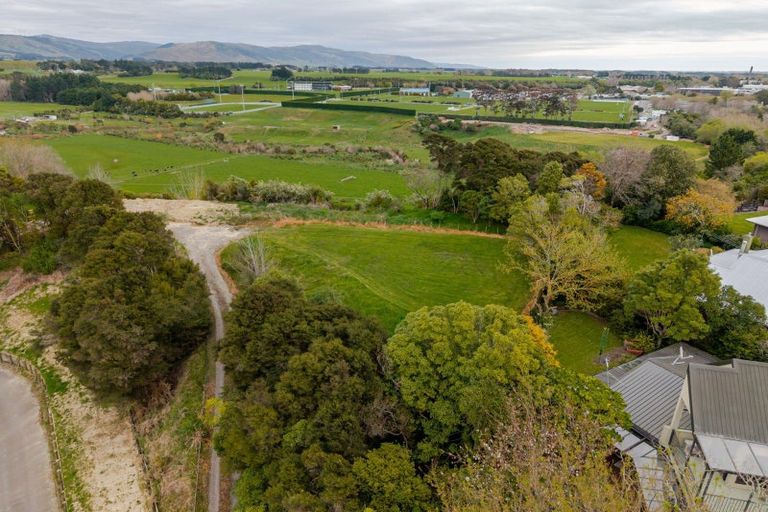 Photo of property in 2 Three Paddock Lane, Fitzherbert, Palmerston North, 4410