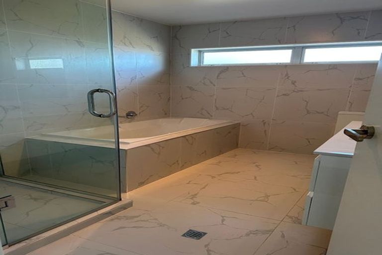 Photo of property in 77 Granville Drive, Massey, Auckland, 0614