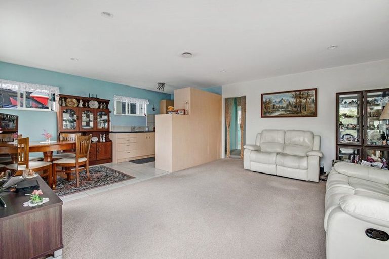 Photo of property in 1 Ngahere Views, Orewa, 0931