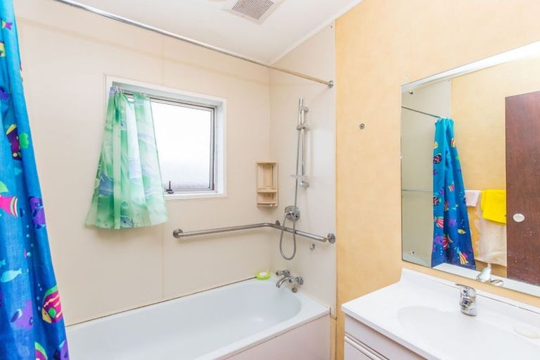 Photo of property in 2/50 Kenderdine Road, Papatoetoe, Auckland, 2025