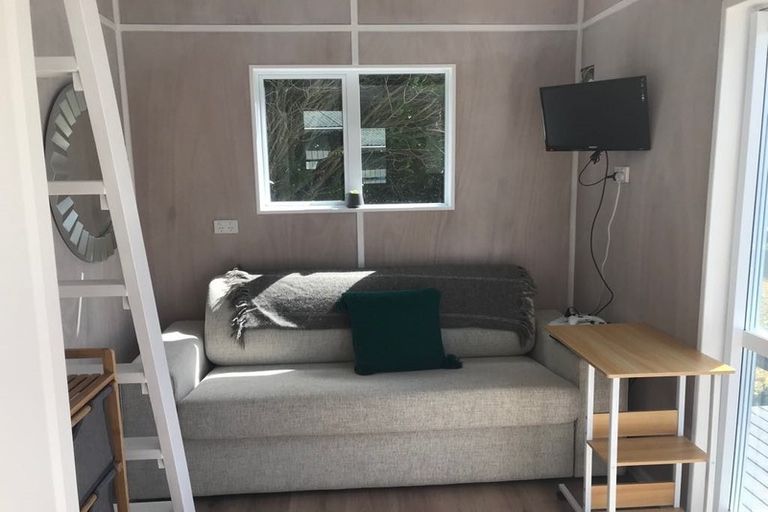 Photo of property in 39 Stewart Drive, Newlands, Wellington, 6037