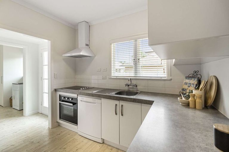 Photo of property in 72 Ngataringa Road, Devonport, Auckland, 0624