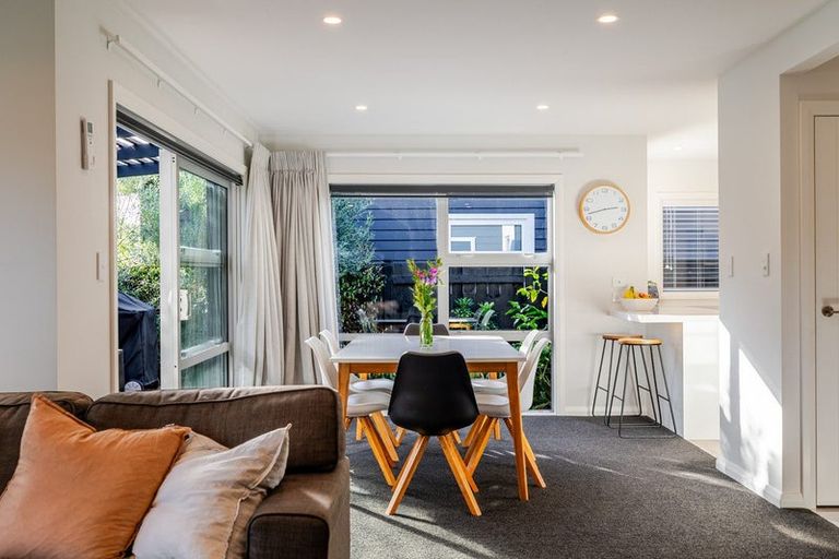 Photo of property in 2a Alton Place, Hokowhitu, Palmerston North, 4410