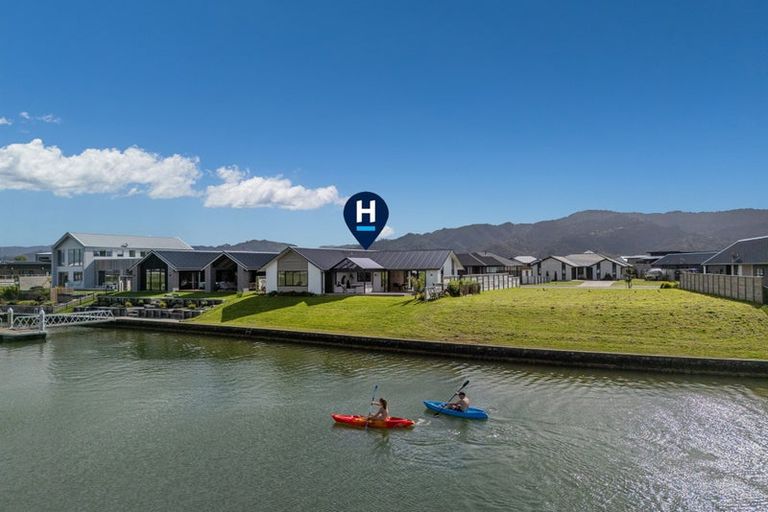 Photo of property in 20 Ngaroma Crescent, Whitianga, 3510