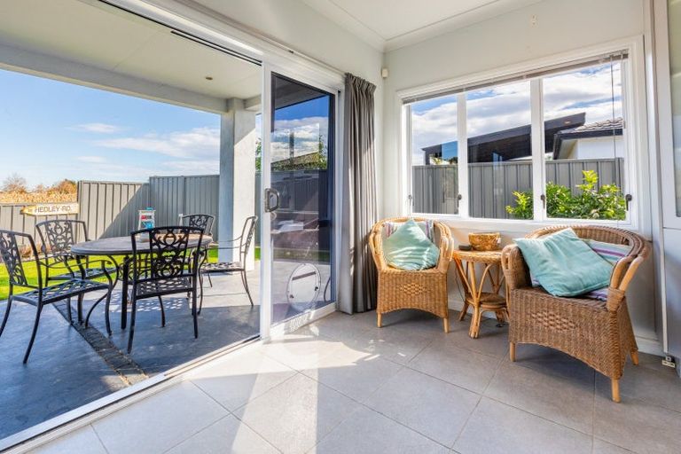 Photo of property in 32 Heynes Place, Clive, 4102